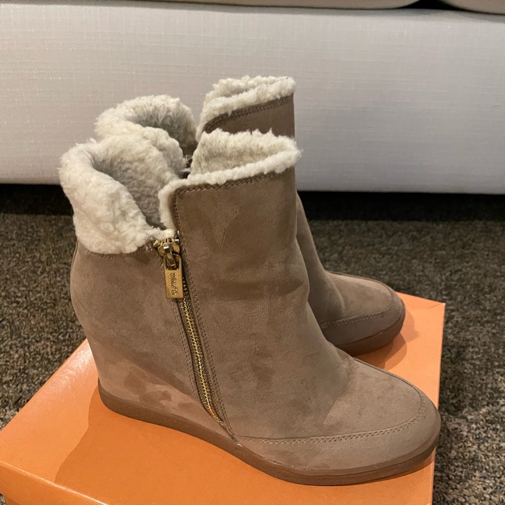Unisa Light Natural Fabric Ankle Boots - Size 8M